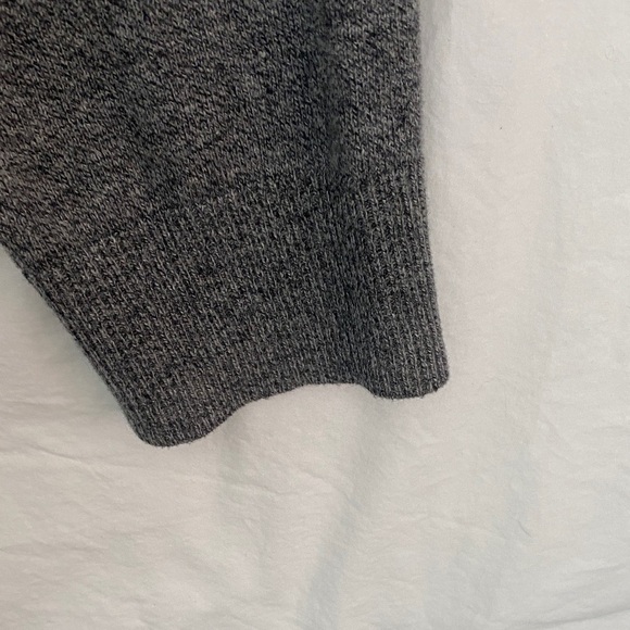 Old Navy Gray V-Neck Sweater Sz XL - Picture 4 of 8
